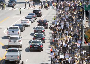 Thousands of SAG-AFTRA and WGA picketers Descend On NBCUniversal After Sidewalk Controversy