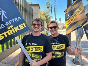 Actors strike New York pickets